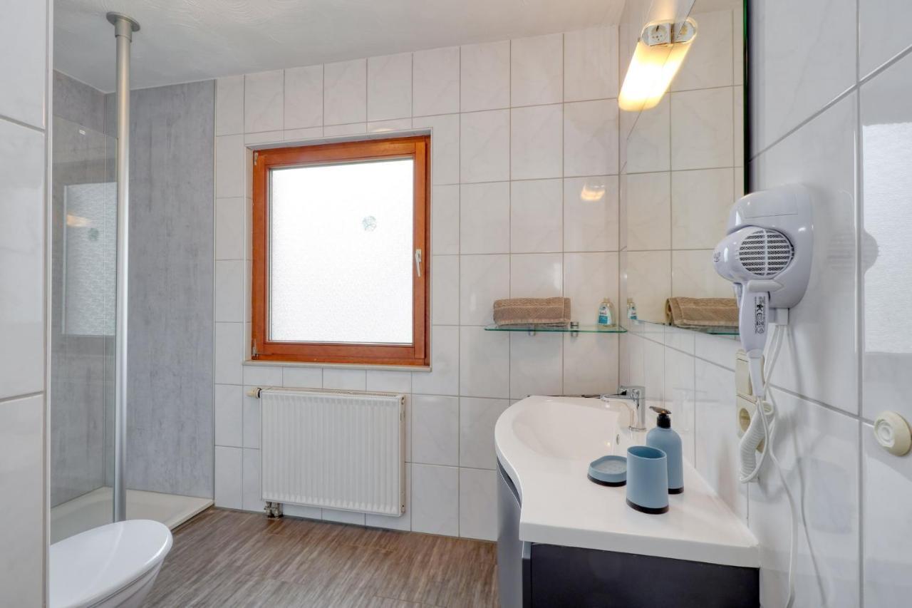 Seepark Kirchheim Ferienhaus Bei Vera Mit Sauna Exterior photo